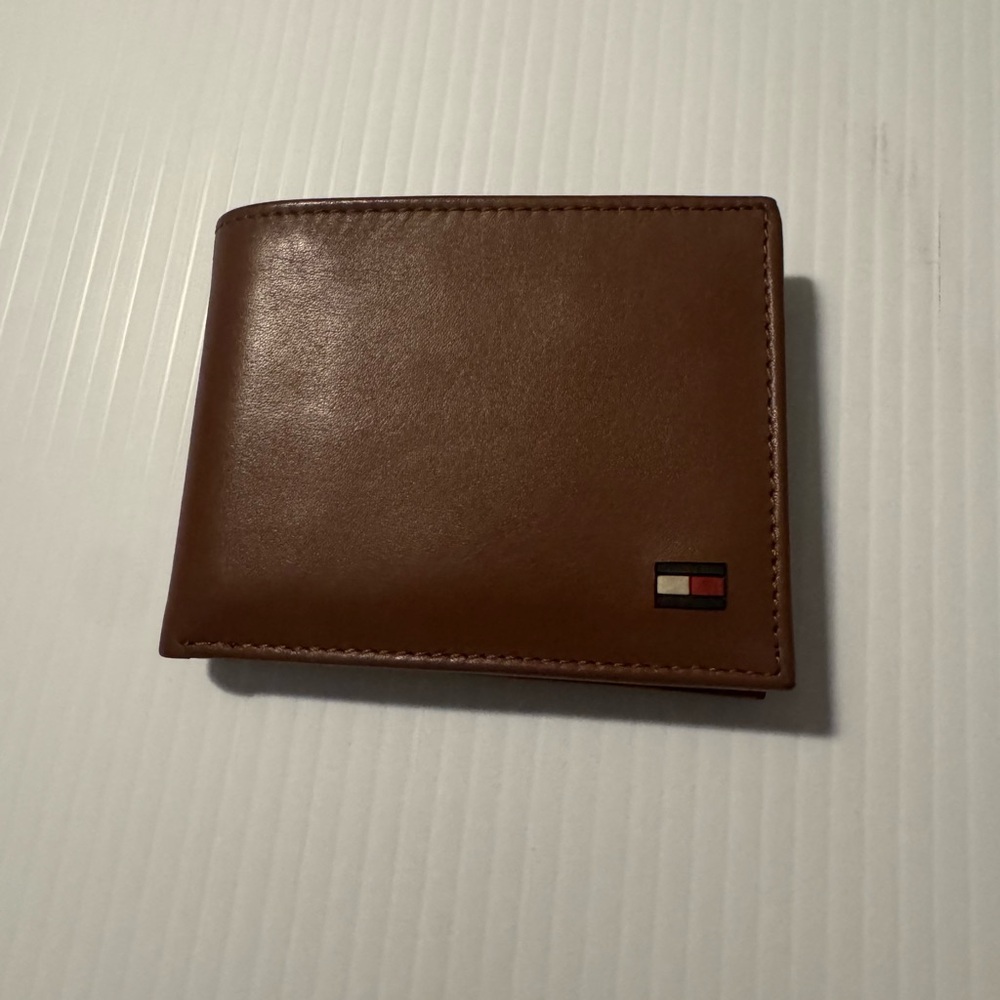 Tommy Hilfiger Tan Leather Wallet